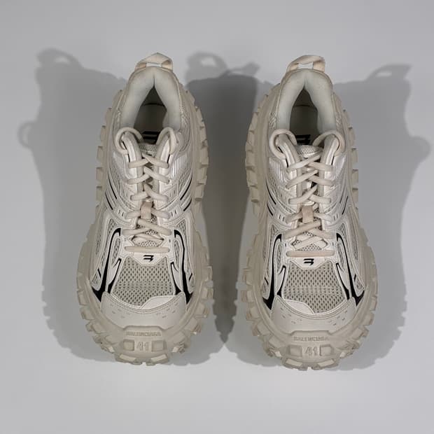 발렌시아가 디펜더 스니커즈 에그쉘/블랙 41사이즈