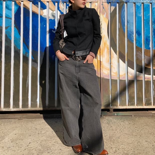  DOHO 블랙 테일러드 하이넥 자켓