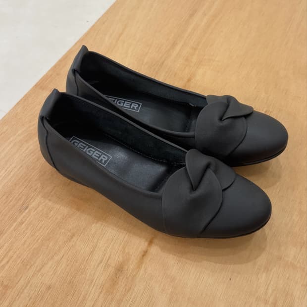 [GEIGER] Black Twist Ballet Flats