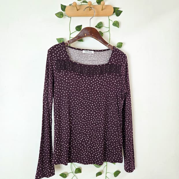 버건디 도트 슬리브