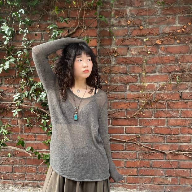 차콜 그레이 그물 니트