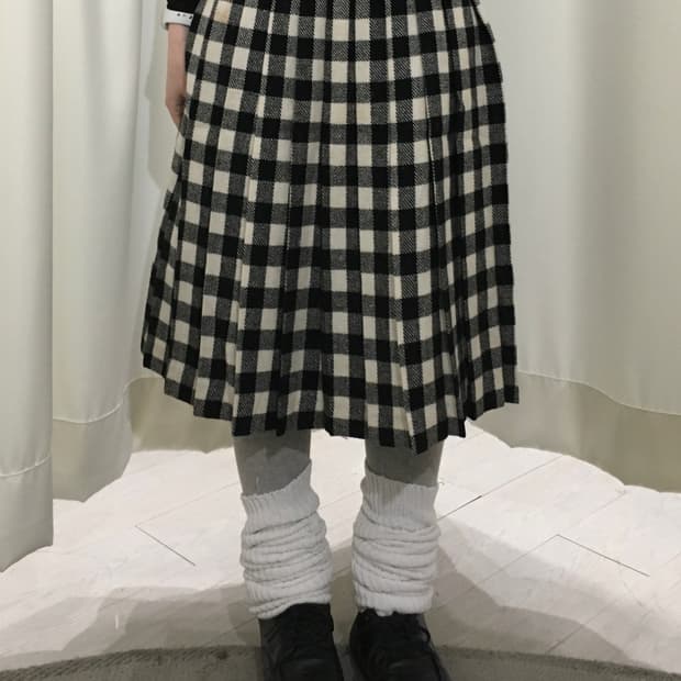 미니멀 체크 플리츠 미디 스커트