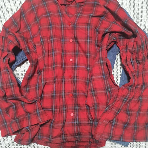 상점 내 5천원 의류들 전부 2500원에 팝니다!