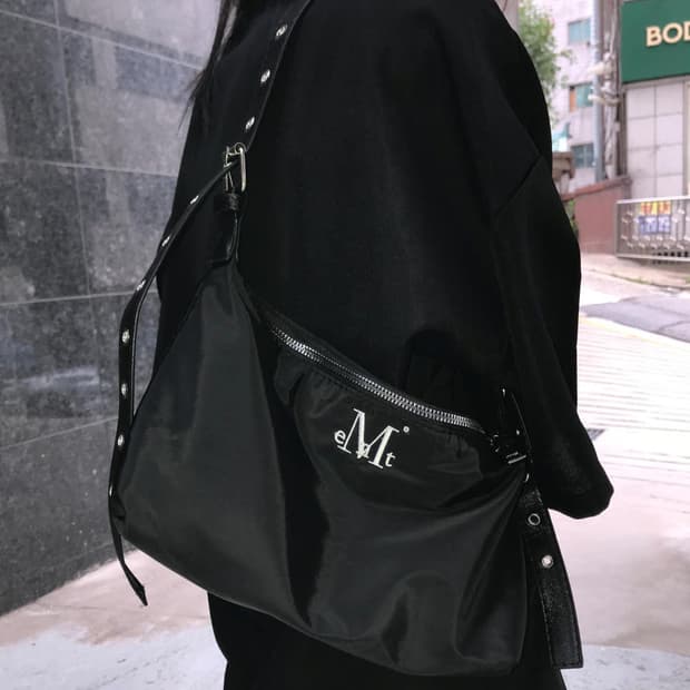 무센트 숄더백