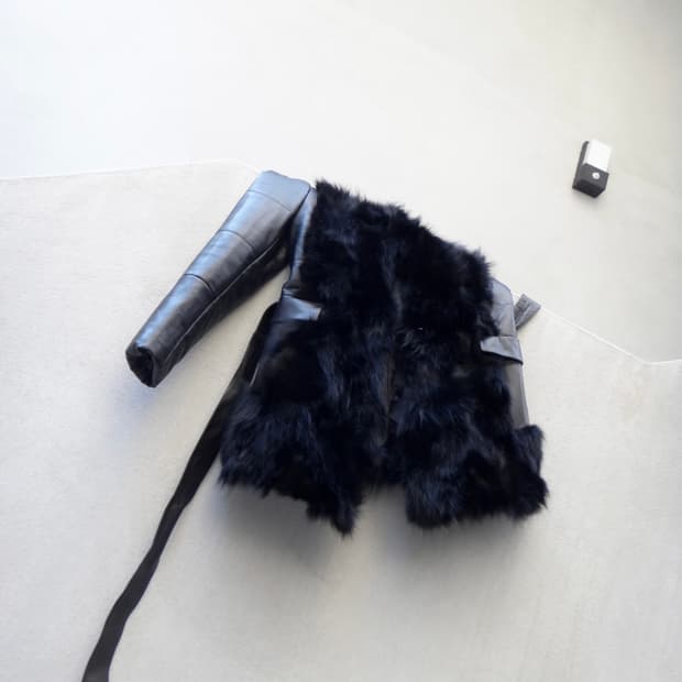 Fur lion leather jacket / black