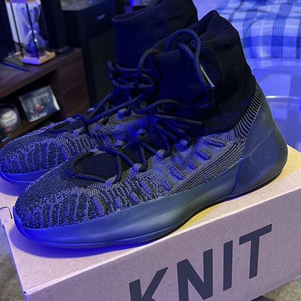 275)아디다스 이지부스트 베스킷볼 니트
슬레이트 블루