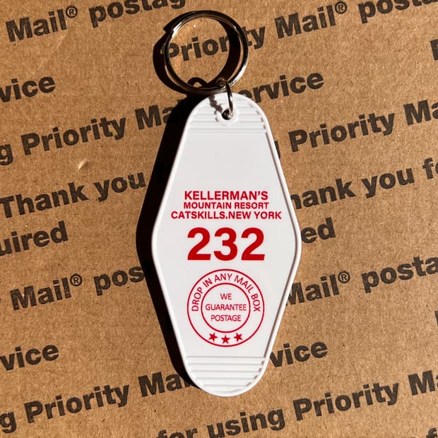 90s vtg Resort Motel Keyring