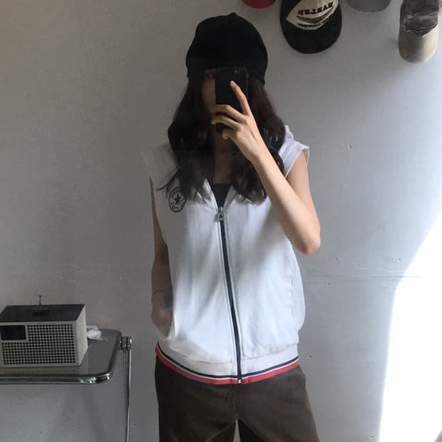 컨버스 백프린팅 후드 슬리브리스