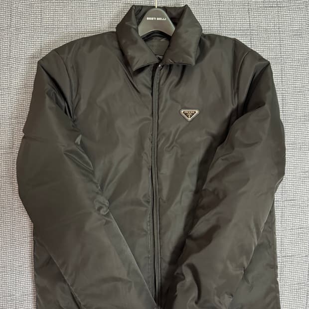 프라다 리나일론 크롭 패딩 자켓 M