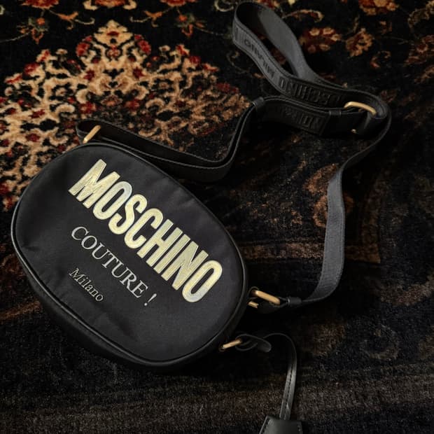 정품 모스키노 크로스백