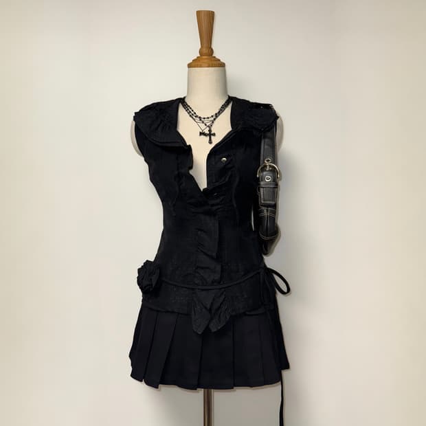 도트패턴 프릴 나시 블라우스 셔츠