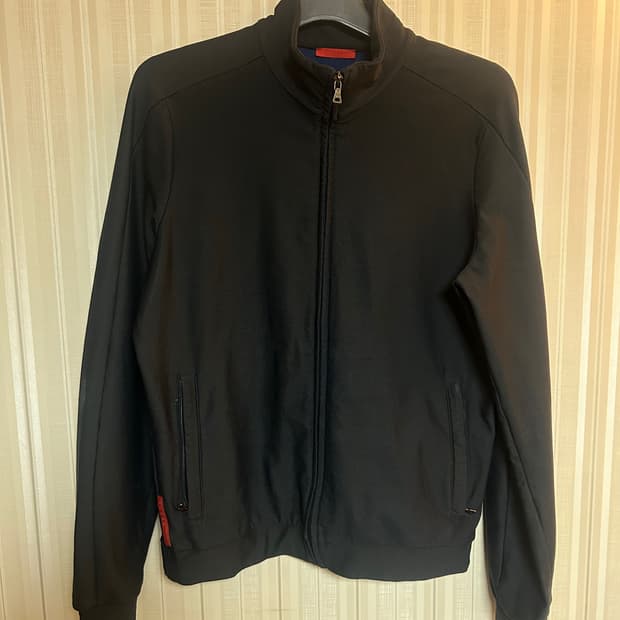 프라다 스포츠 넥 집업 자켓