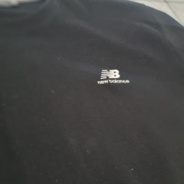 뉴발란스 맨투맨