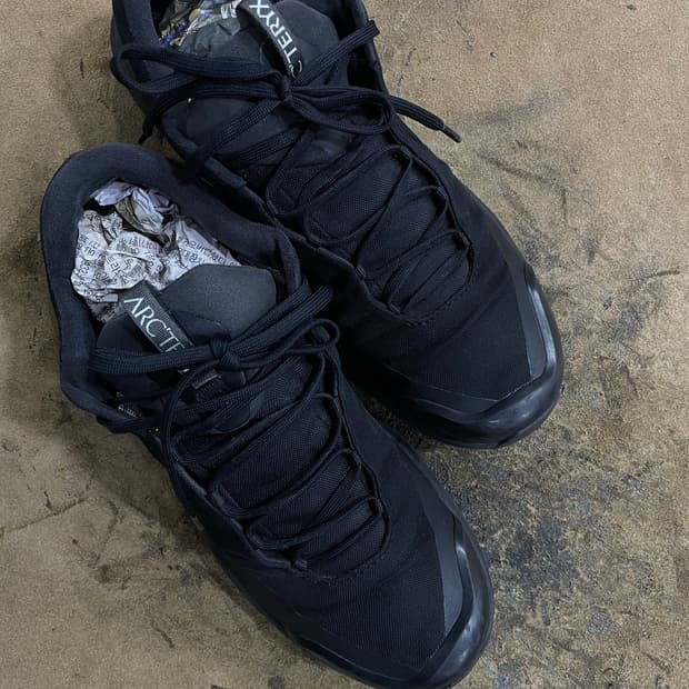 아크테릭스/블랙 에어리어스FL고어텍스 운동화(260)