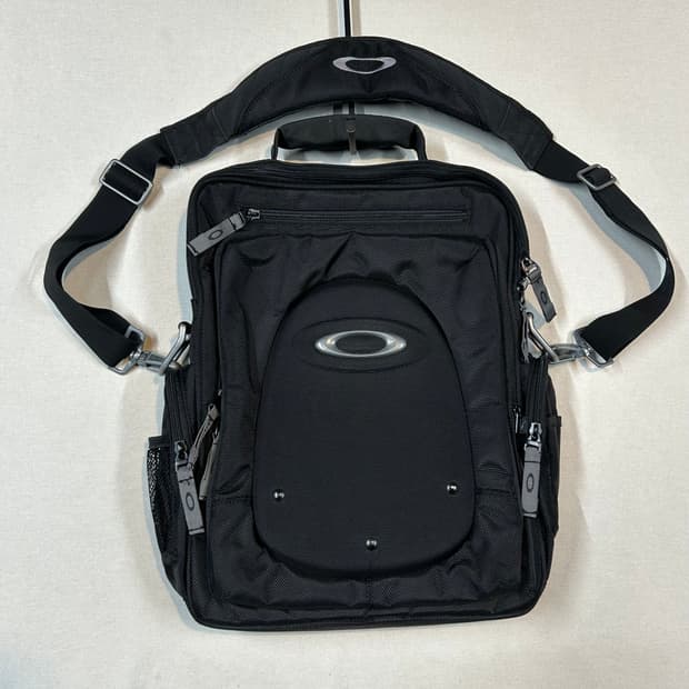 오클리 아이코닉 블랙 메신저백 크로스백 가방