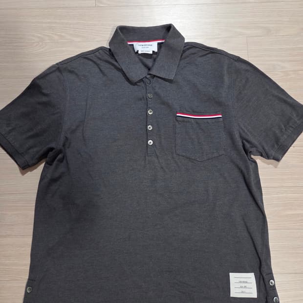 ​[Thom Browne] 톰브라운 다크 그레이 피케 폴로 셔츠