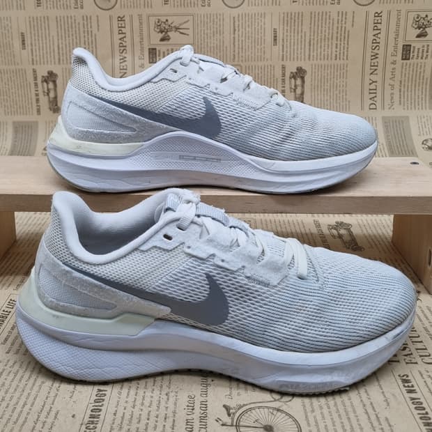 나이키 에어줌 스트럭쳐25 운동화245