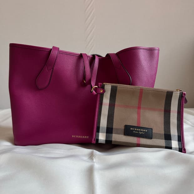 버버리 허니브룩 미디움 토트백