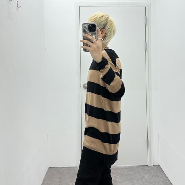 Untitled grunge stripe v knit 
