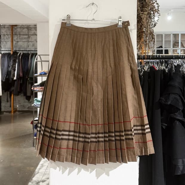 버버리 베이지 노바체크 울 플리츠 미디 스커트