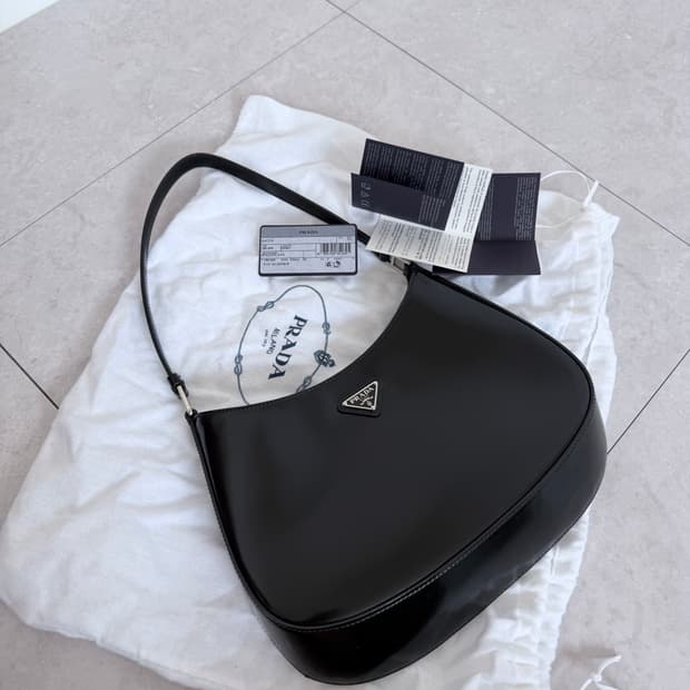 프라다 클레오 브러쉬드 숄더백