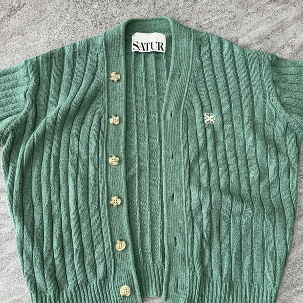 satur 가디건 판매합니다.