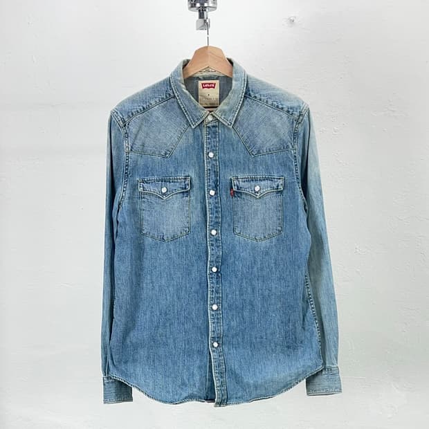 리바이스 라이트 워시 클래식 웨스턴 펄 스냅 셔츠