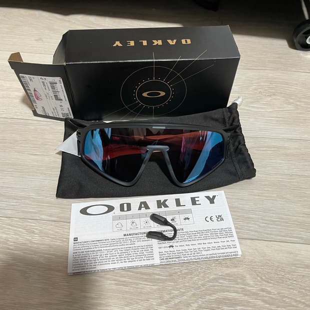 [새상품] 오클리 래치 패널 매트 그레이 스모크 (프리즘 스노우 사파이어