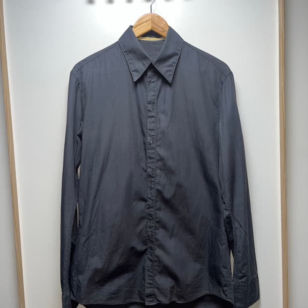 캐롤 크리스찬 포엘 히든버튼 셔츠