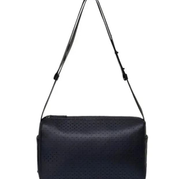 mmgl 펀치드 레더 크로스백 블랙