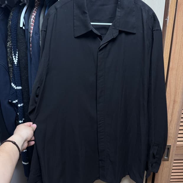 System 105 오픈카라 블랙 셔츠