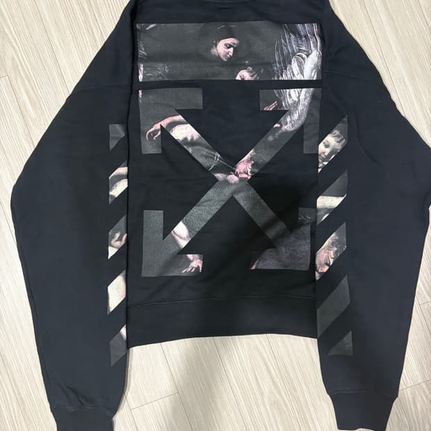 오프화이트 맨투맨