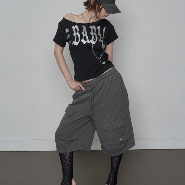 섹업이엑스이 BABY WIDE NECK TOP / BLACK