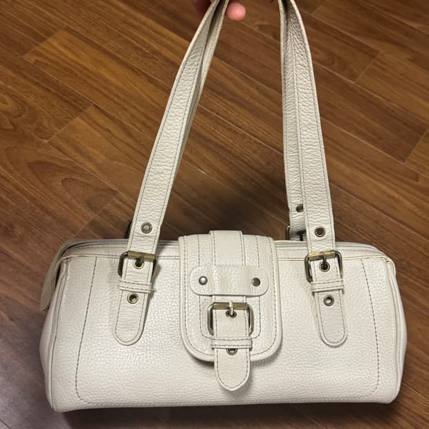 앤클라인 아이보리 버클 숄더백