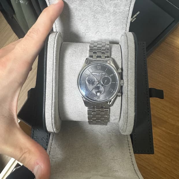  프레드릭 콘스탄트 클래식 쿼츠 크로노그래프 시계(급처)