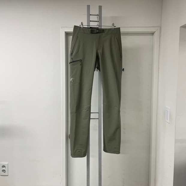 아크테릭스 카키 팬츠 28
