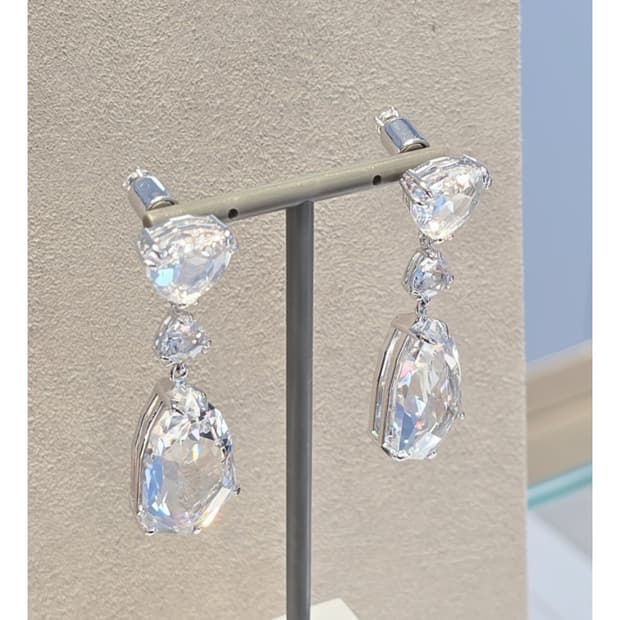 새제품)스와로브스키 메스메라 드롭 귀걸이 정품