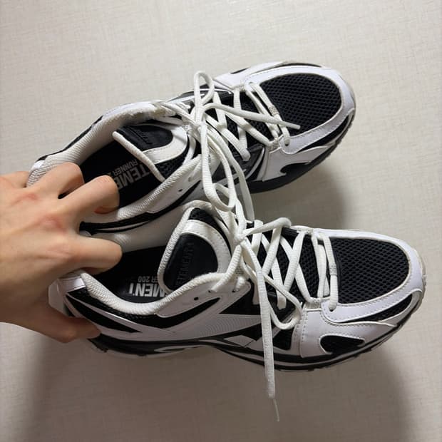 베트멍x리복 러너  255 검흰