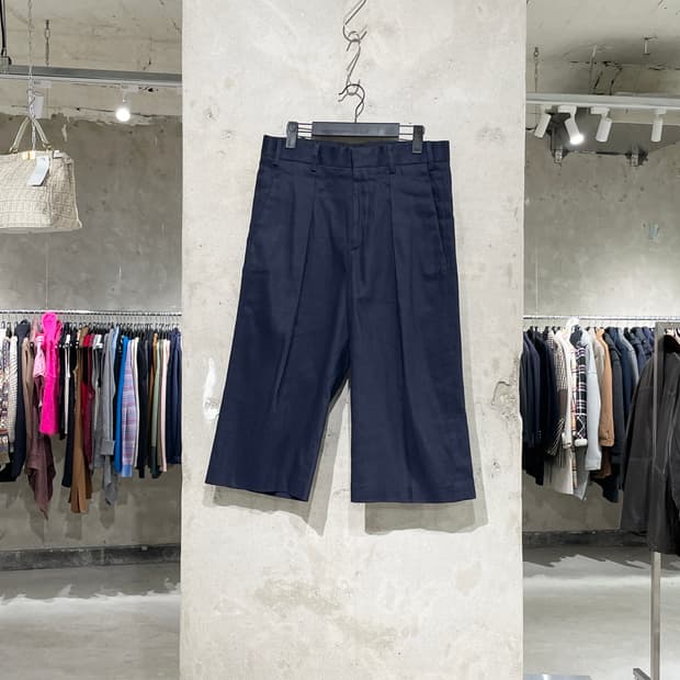 닐바렛 16S/S 네이비 스탠다드 핏 원 턱 코튼 카프리 팬츠