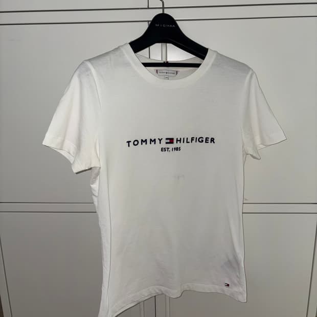 타미힐피거 로고 크루넥