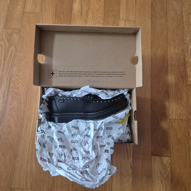 270)슈프림x닥터마틴 스터드 펜톤 로퍼