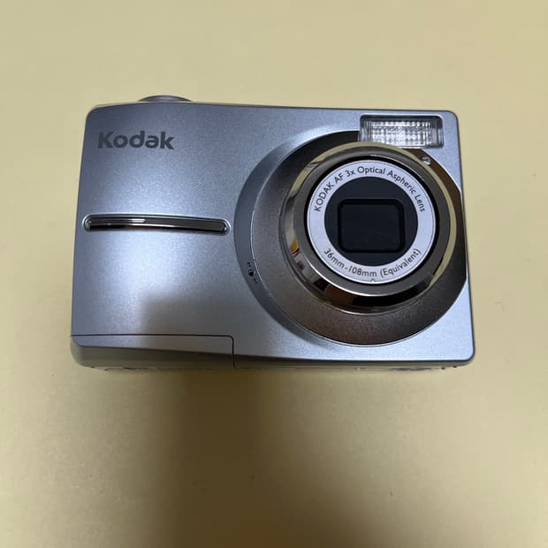 코닥 c913 뽀얀 실버색상 빈티지 디카