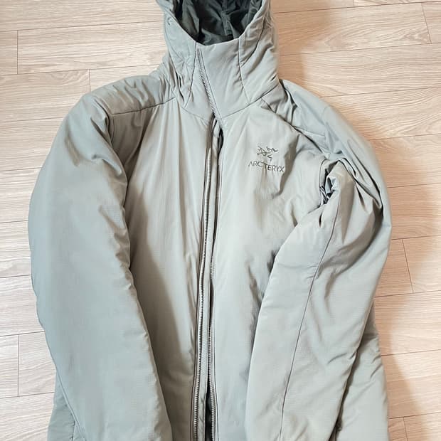 아크테릭스 아톰 ar 디스토션 M 사이즈 판매합니다