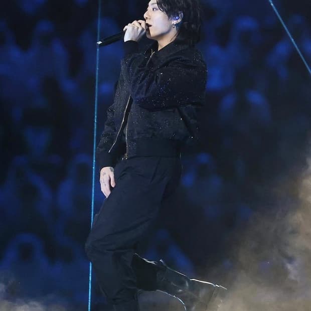 (BTS 정국 착용) 베르사체 라인스톤 바로크 봄버 자켓