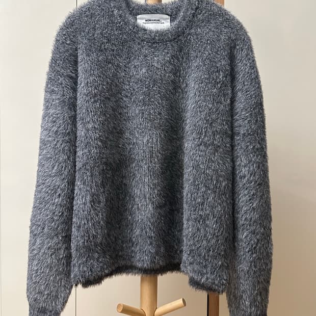 [L] 노매뉴얼 크롭 헤어리 니트