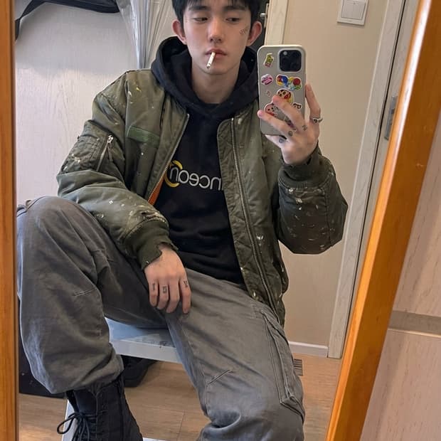 Anachronorm painting bomber