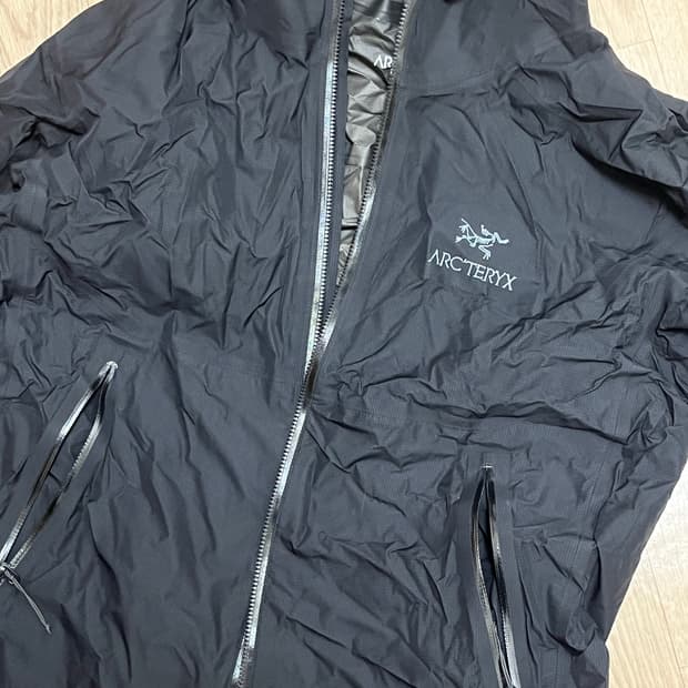 아크테릭스 제타fl 자켓 s사이즈 블랙 판매합니다.