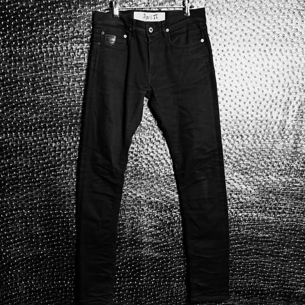 April 77 슬림 블랙진