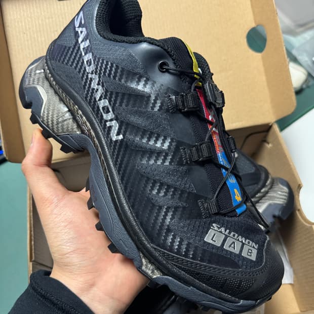 살로몬 Xt-4 블랙 실버 메탈릭