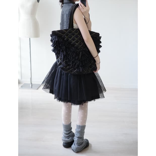 Black frill rose tote bag